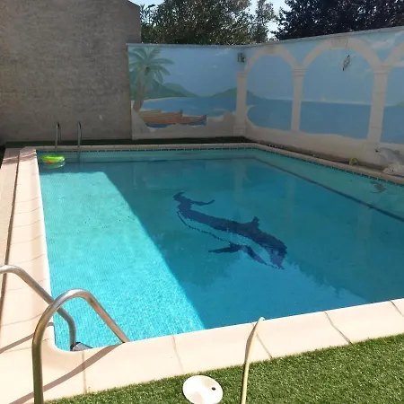 Climatisée Grande Piscine 6-8 Pers Sans Vis à Vis Aigues-Mortes